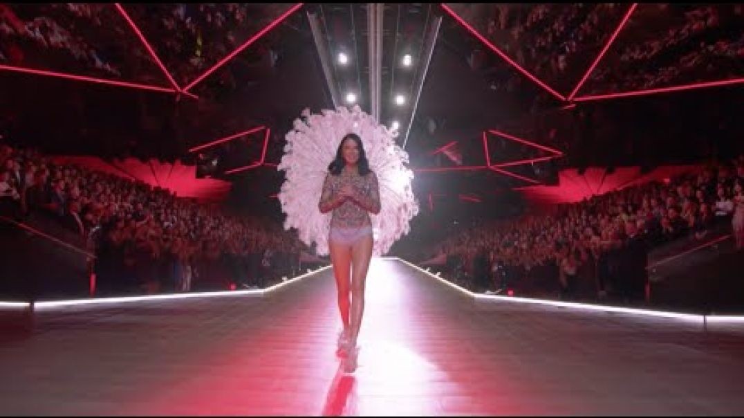 ⁣VICTORIA’S SECRET FASHION SHOW