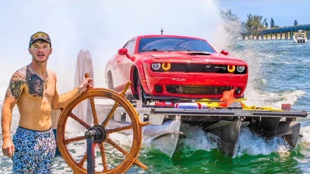 ⁣The 700hp Hellcat Boat